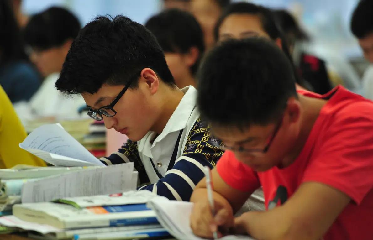 记者拉比奥、于帕、楚阿梅尼、萨利巴缺席训练前者母亲探班扑空 记者拉比奥、于帕、楚阿梅尼、萨利巴缺席训练前者母亲探班扑空