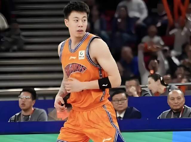 乌法115k欧元买断阿加波夫，结束租借正式加盟