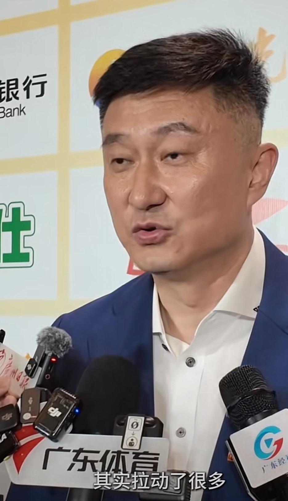 3换1!倒贴首轮签!全队都别防守了 3换1!倒贴首轮签!全队都别防守了