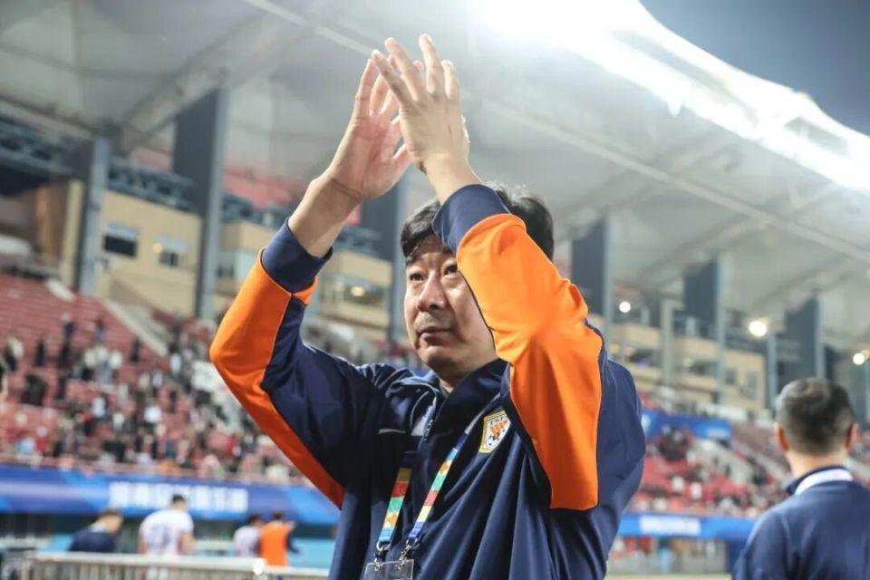 华体会体育德约已在温网男单豪取105胜，追平费德勒并列公开赛时代第一