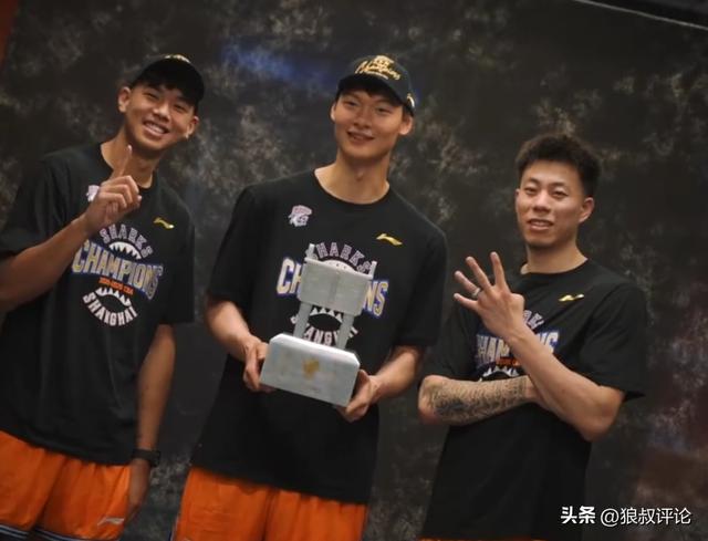 ESPN记者:湖人队内部人士暗示詹姆斯父子可能一起转投新球队 ESPN记者:湖人队内部人士暗示詹姆斯父子可能一起转投新球队