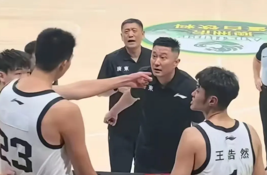 华体会体育名宿对比布伦森库里引热议