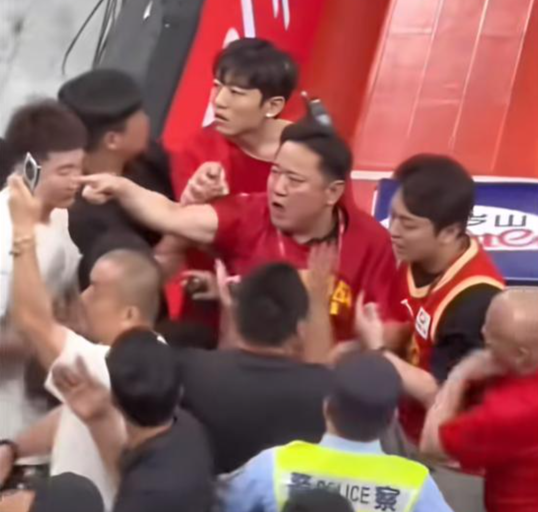 华体会体育U17男篮虐委内瑞拉！张懿赵杰+2将齐爆，多人贡献，吕飞燕下替补