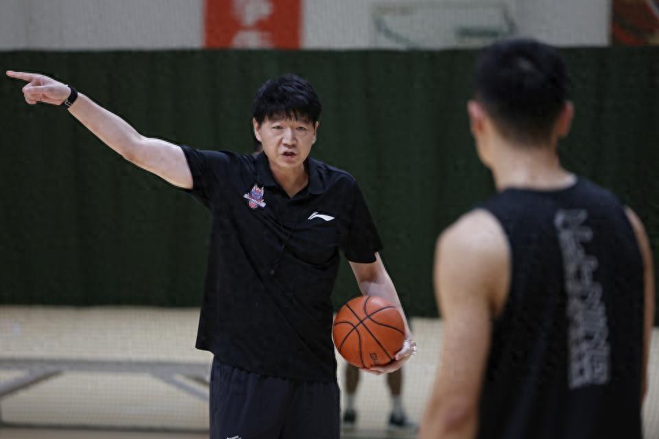 场均24+4+4！火箭不再追逐34岁明星控卫？名记：休城暂无任何动作