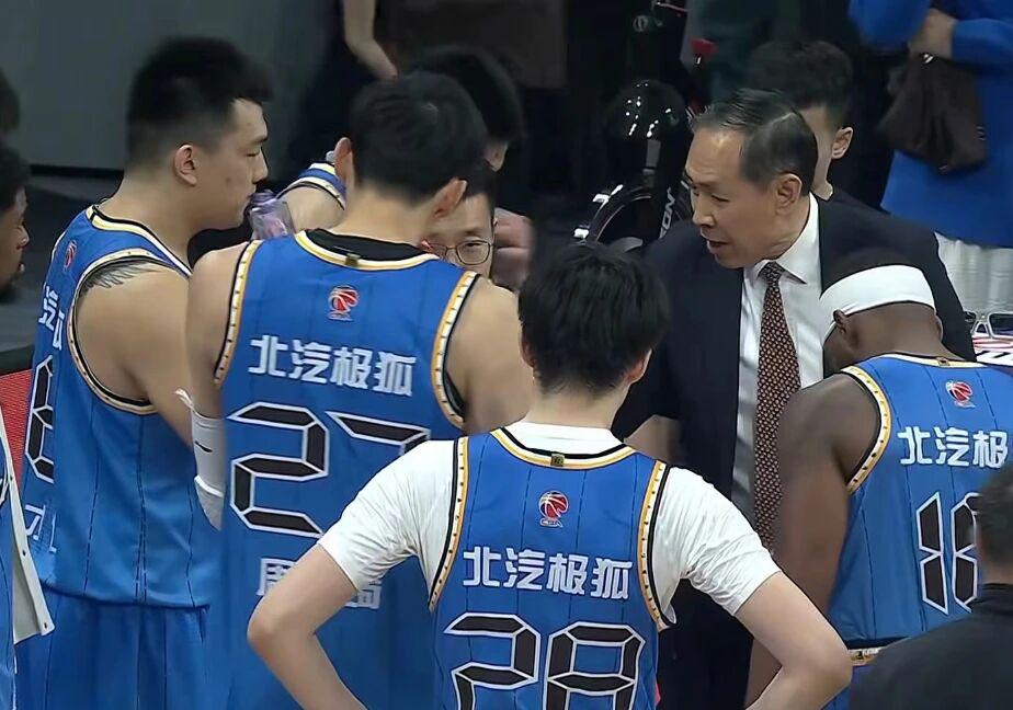 比尔·西蒙斯设想：勒布朗·詹姆斯可能推迟签约，到赛季中再签