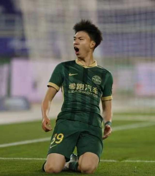 马刺领先16分半场被追到仅领先5分 文班9+9+5帽布伦森16分 马刺领先16分半场被追到仅领先5分 文班9+9+5帽布伦森16分