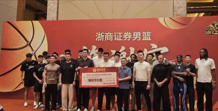 名记：多家俱乐部询价霍姆格伦，雷霆态度坚决——不交易