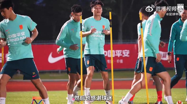 勇士队格林谈湖人队里夫斯顶薪：不能表现挣扎，否则骂得体无完肤
