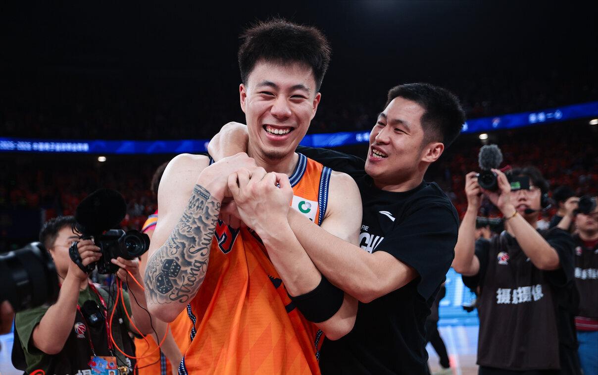 篮网开1.78亿抢里夫斯 湖人难留 篮网开1.78亿抢里夫斯 湖人难留