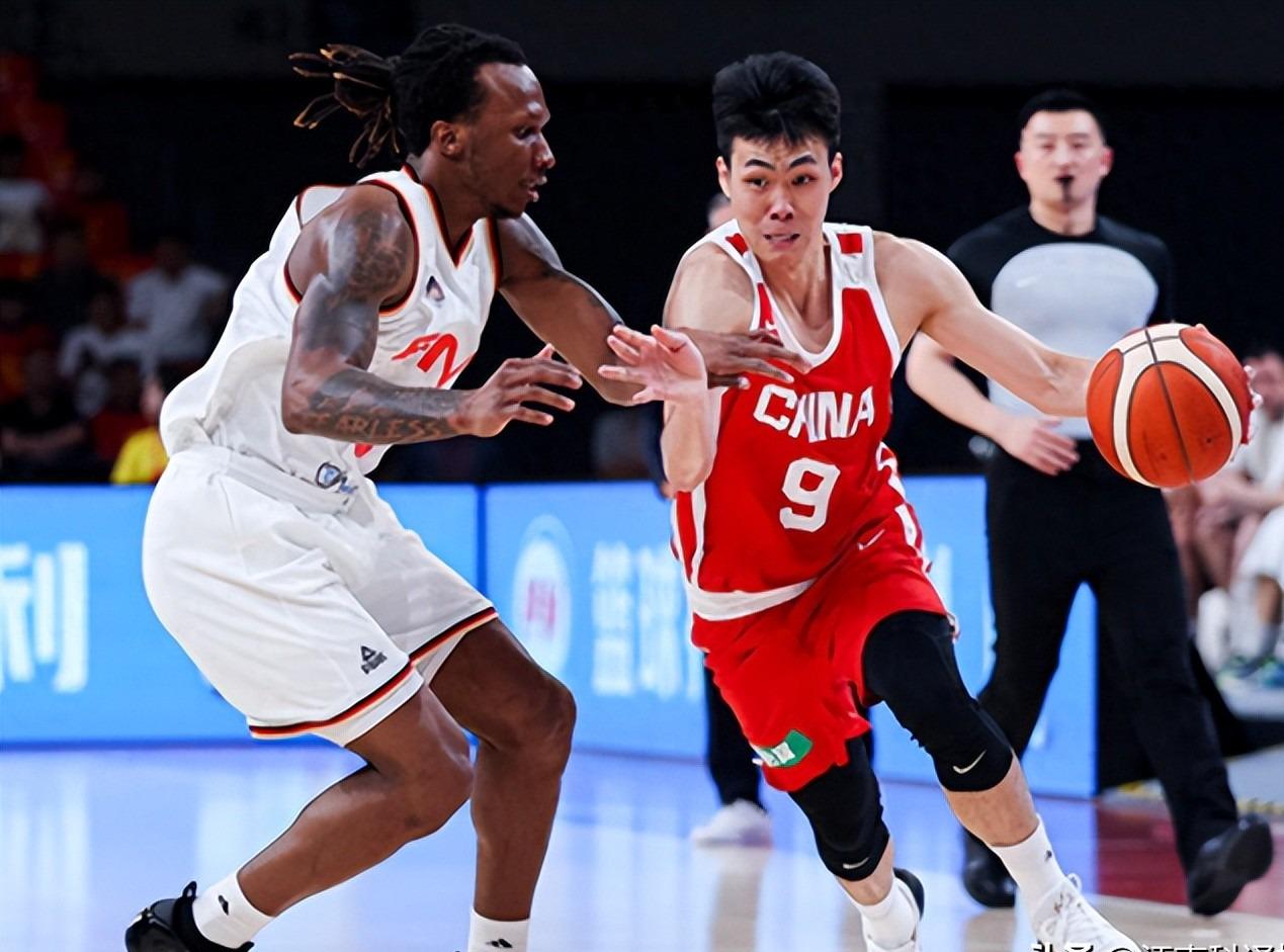 华体会体育U17男篮虐委内瑞拉!张懿赵杰+2将齐爆,多人贡献,吕飞燕下替补 华体会体育U17男篮虐委内瑞拉!张懿赵杰+2将齐爆,多人贡献,吕飞燕下替补