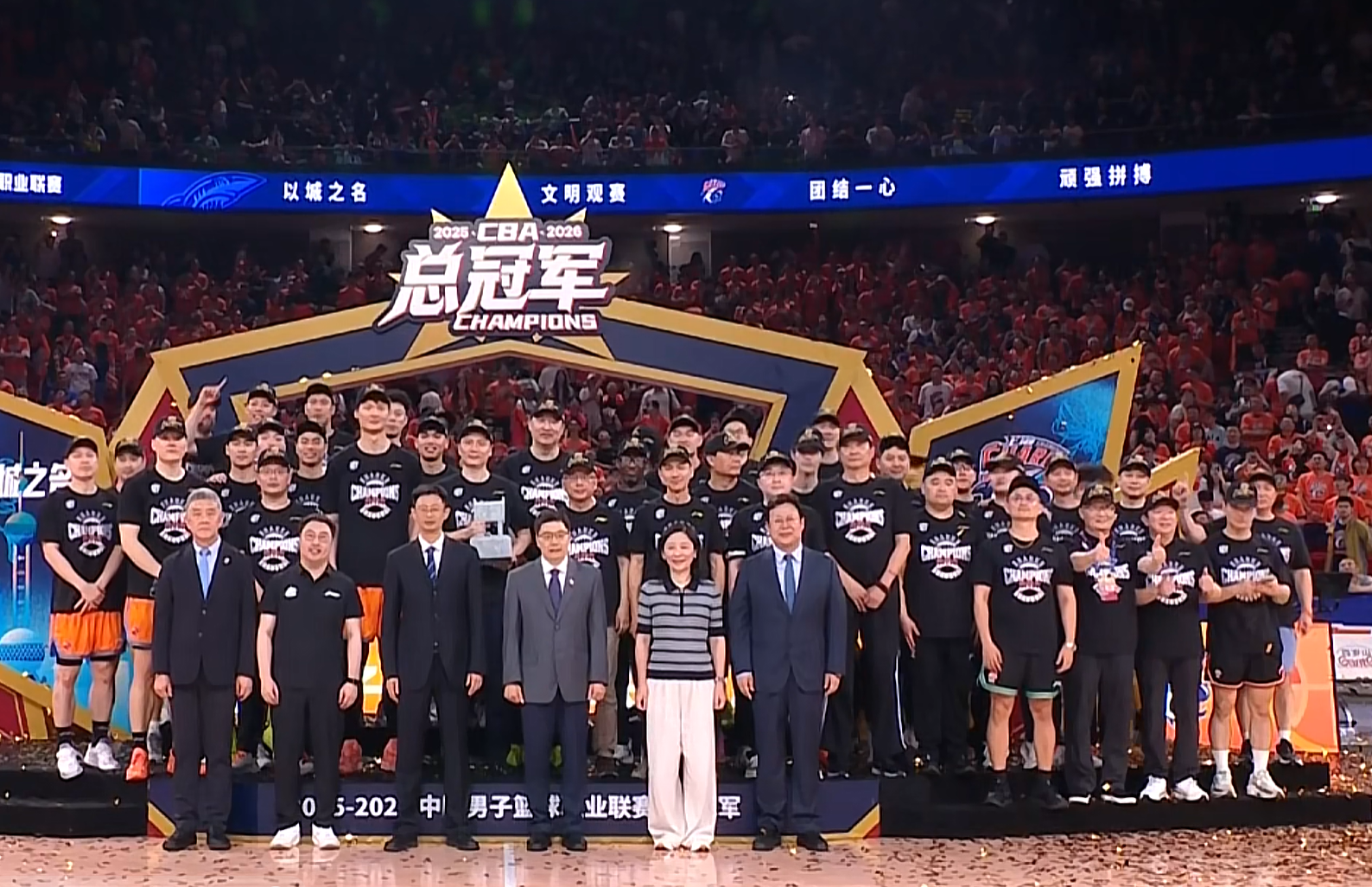 詹姆斯下家争夺进入白热化:三大热门球队谁能最终胜出? 詹姆斯下家争夺进入白热化:三大热门球队谁能最终胜出?
