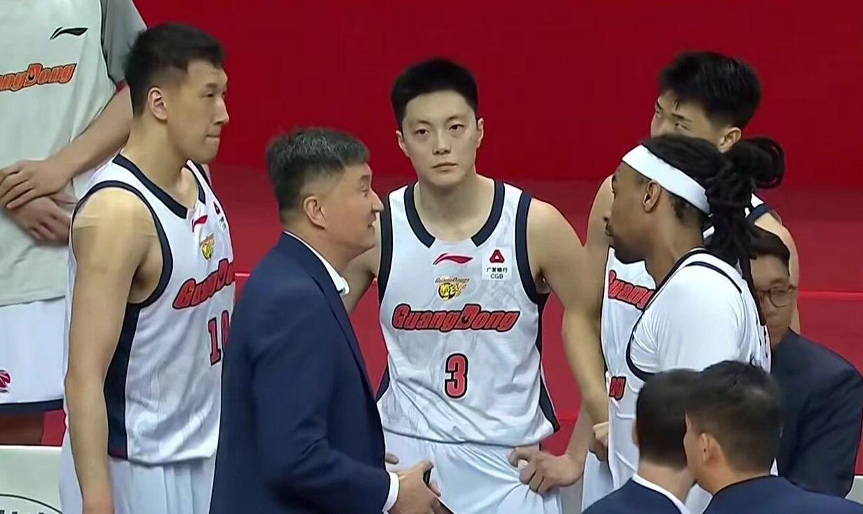 布伦森当选FMVP 尼克斯53年首冠 布伦森当选FMVP 尼克斯53年首冠
