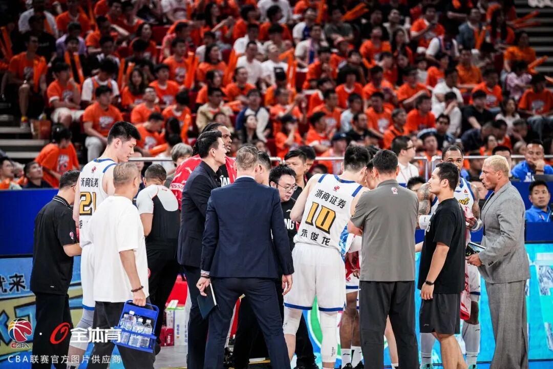 瓦塞尔：每个人的心态都是“不会去想本能做什么，本该发生什么”