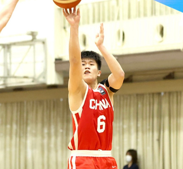 学霸港姐王嘉慧晒美照 颜值体态双在线气质出众