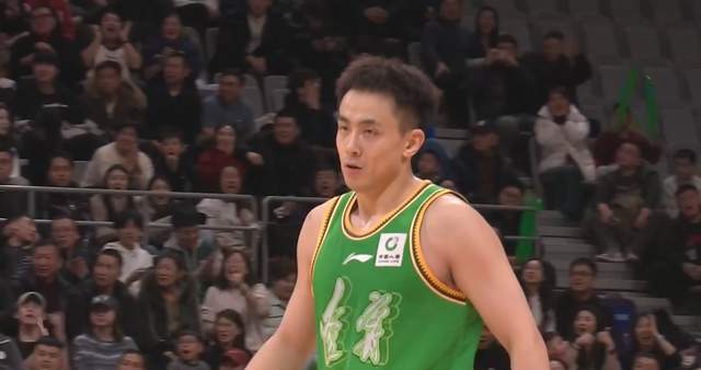 德拉富恩特:让加维踢边路是想让他内切,给边后卫插上留空间 德拉富恩特:让加维踢边路是想让他内切,给边后卫插上留空间