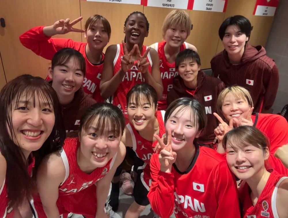 詹姆斯代言平台被起诉!追梦声援:凭什么NBA能合作 球员却不能 詹姆斯代言平台被起诉!追梦声援:凭什么NBA能合作 球员却不能