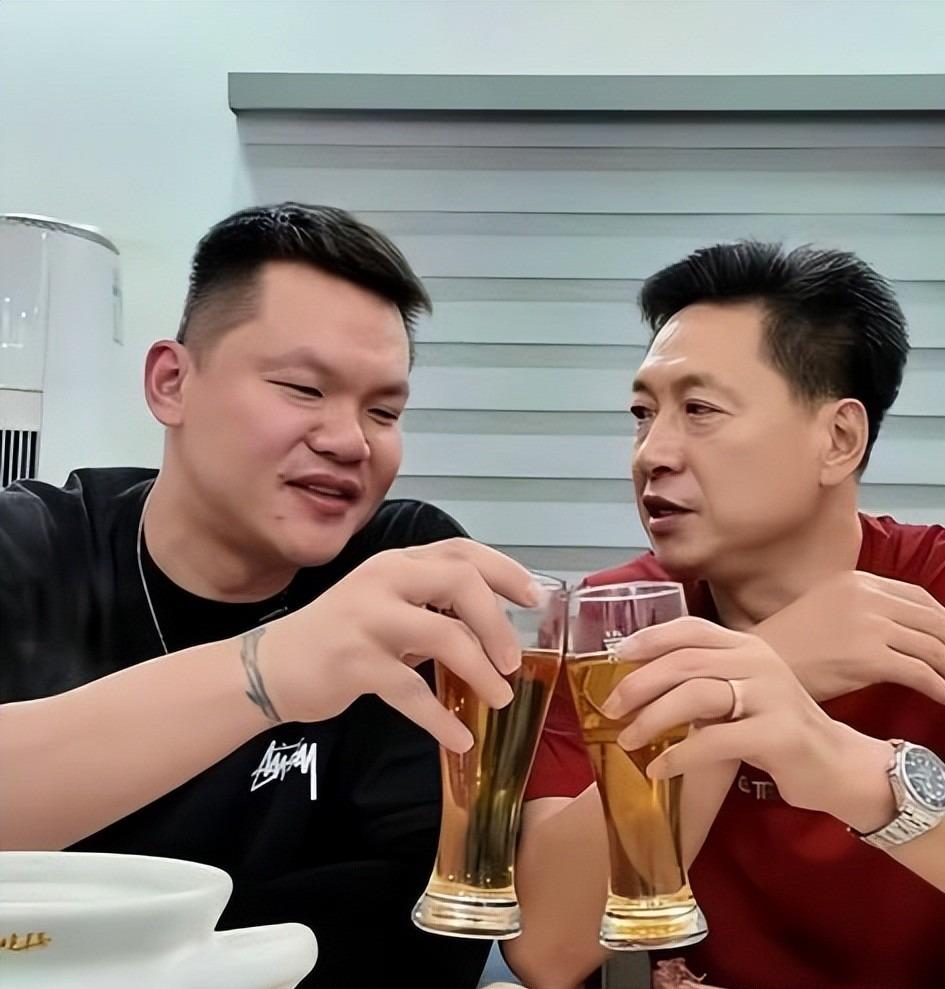 鲍勃·迈尔斯称勒布朗·詹姆斯加盟76人,是选了“最艰难的道路”